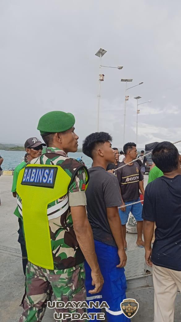 Babinsa Batutua Amankan Bongkar Muat KM Sabuk Nusantara 43