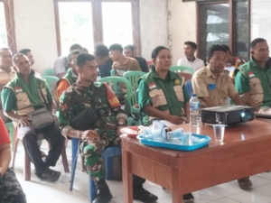 TNI Hadir di Tengah Warga, Babinsa Maurole Pastikan Kamtibmas Saat Acara Swasembada Pangan