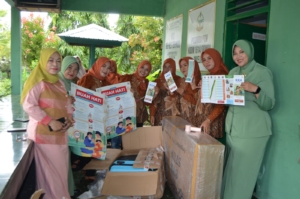 Dukung Pencegahan Stunting, Persit Kodim 1614/Dompu Terima Perlengkapan BKB Kit