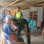 Komandan Kodim 1627/Rote Ndao Berikan Susu Sehat dan Pengobatan Akupuntur di Desa Saindule