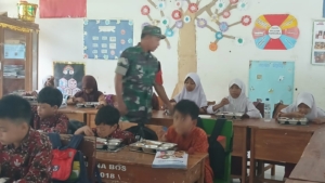 Babinsa Taliwang Dampingi Program Makan Bergizi Gratis di SDN 12