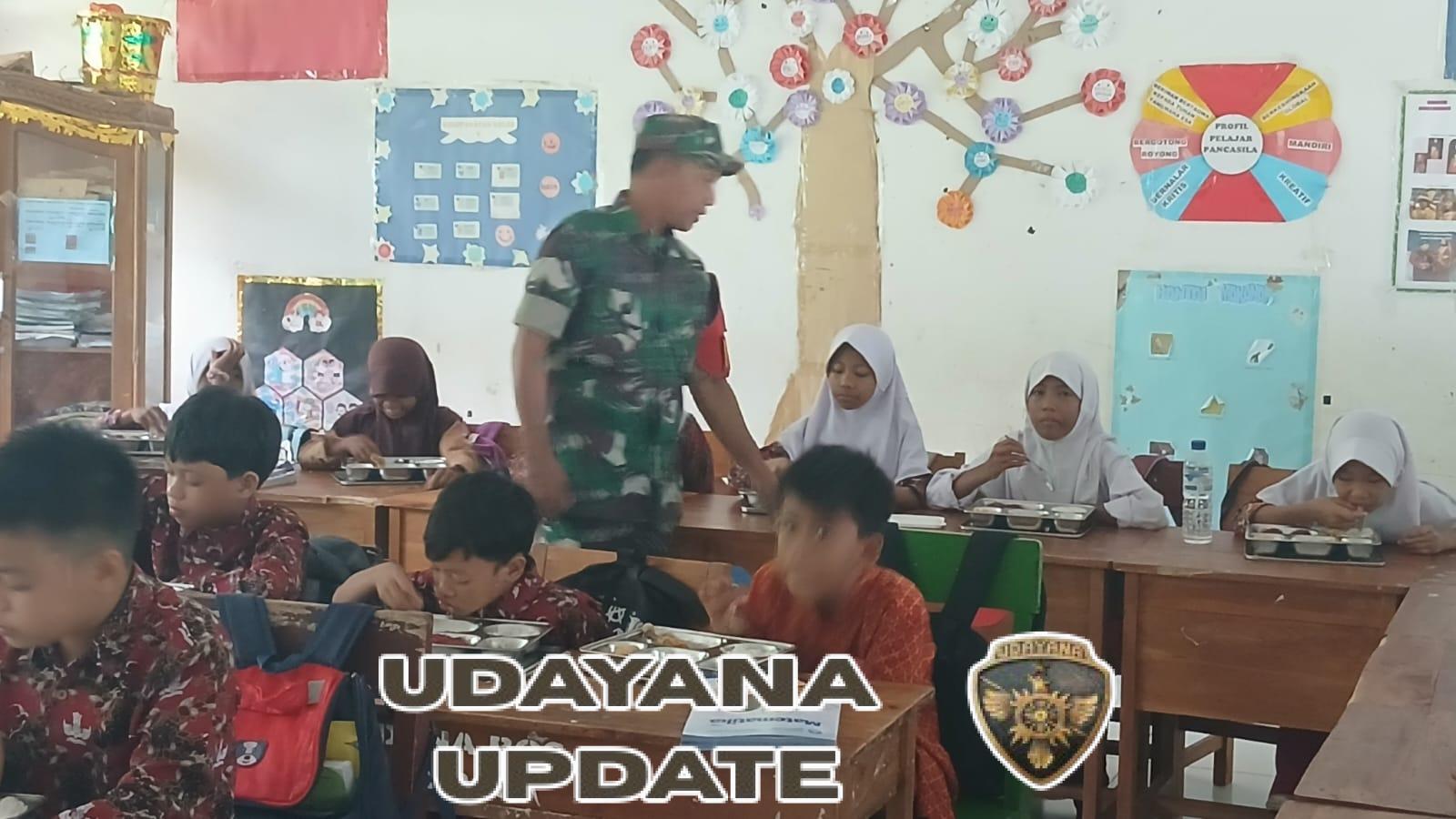 Babinsa Taliwang Dampingi Program Makan Bergizi Gratis di SDN 12