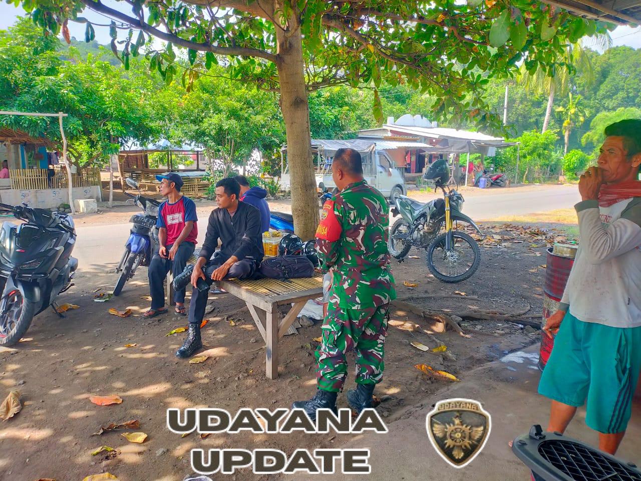 ‎Babinsa Obel-Obel Komsos Bersama Warga, Imbau Waspada Cuaca Ekstrem dan Potensi Bencana