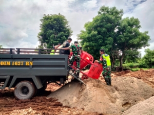 Babinsa Koramil 1627-01/Baa Laksanakan Monitoring Wilayah di Desa Lekunik