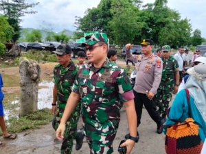 Dandim 1614/Dompu Bersama Forkopimda Didampingi Bupati Tinjau Lokasi Banjir Hu’u