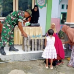 Babinsa Pantau Penyaluran Logistik MBG di SDN 28 Dompu