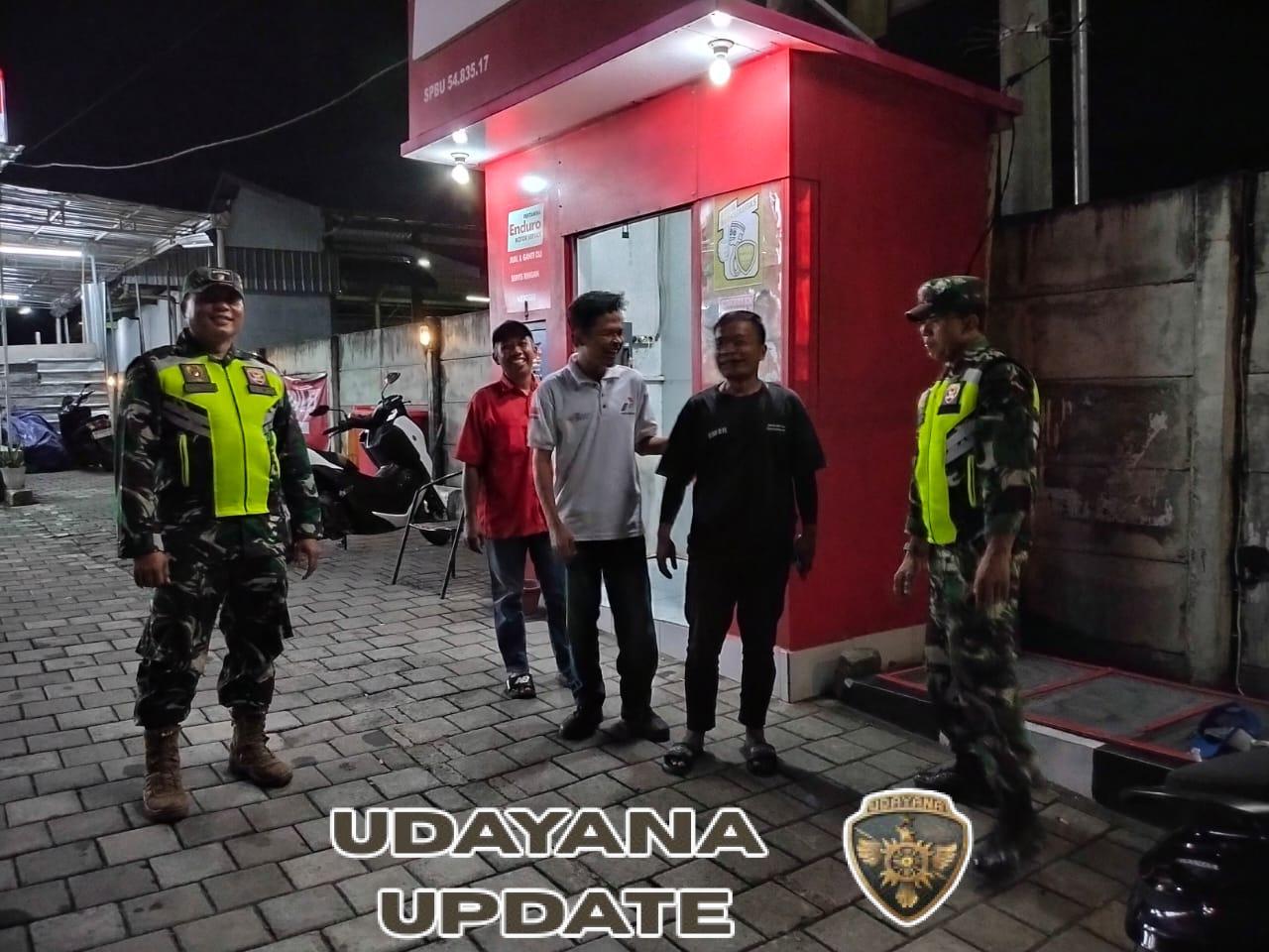Melalui Patroli Babinsa Ajak asyarakat Peduli Terhadap Keamanan Lingkungan Dimalam Hari