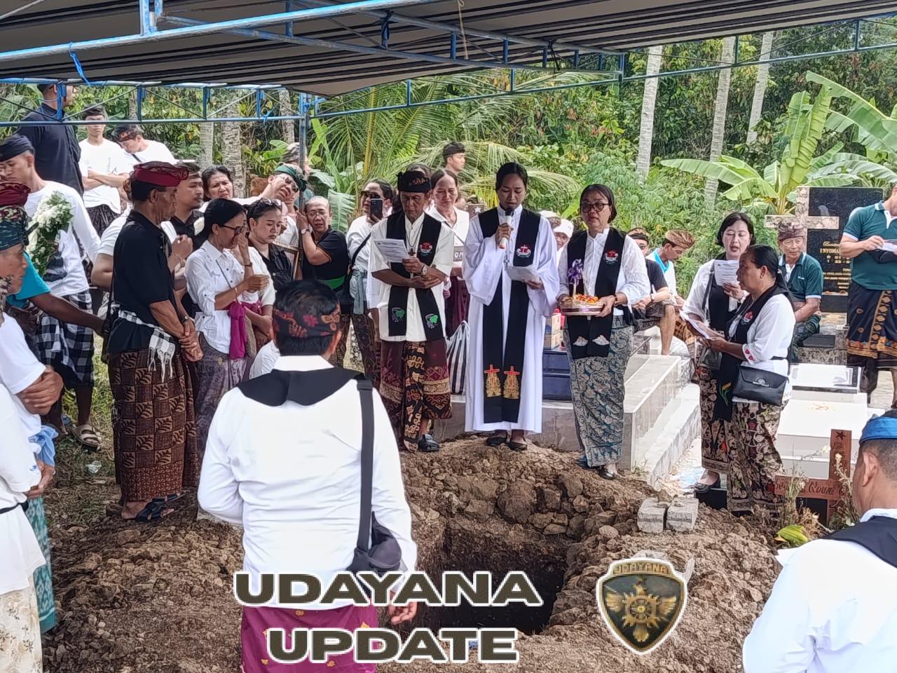 Wujud Empati, Babinsa Blimbingsari Kawal Prosesi Pemakaman Warga Binaan