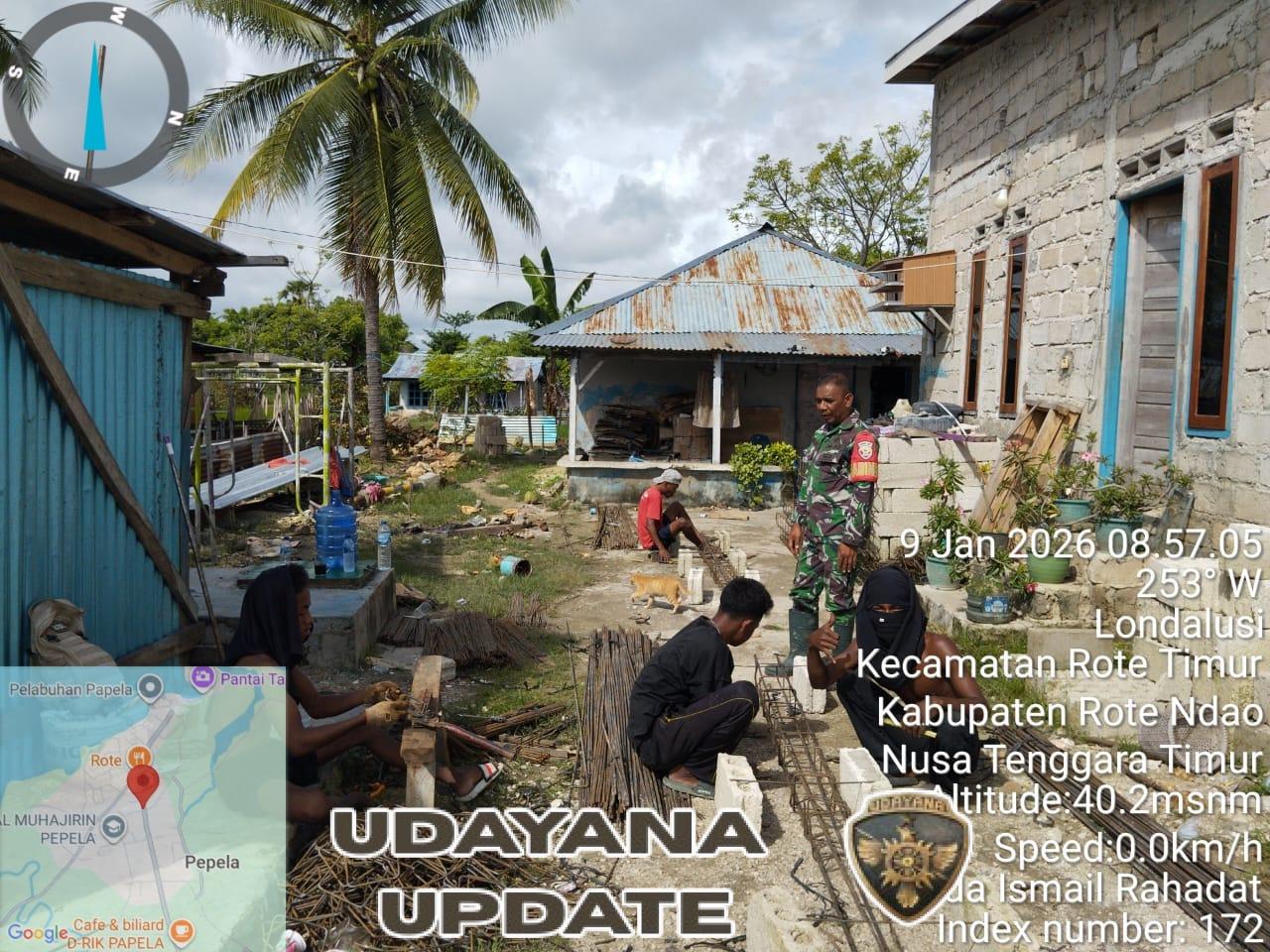 Babinsa Koramil 1627-02/Pantai Baru Dampingi Pembuatan Behel Slof Bawah KDKMP Desa Serubeba