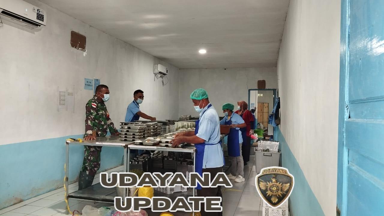 Babinsa Koramil 1627-02/Pantai Baru Dampingi Pemberian Makan Sehat Bergizi di Kecamatan Rote Timur