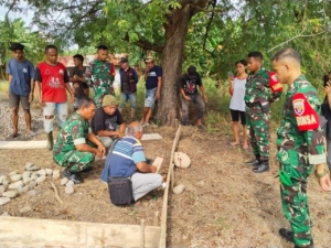 Koramil 1603-02/Talibura Hadiri Peletakan Batu Pertama Pembangunan Jalan Rabat Beton