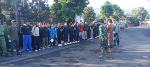 Babinsa Koramil 1609-05/Sukasada Dampingi Penanaman 200 Pohon Cempaka di Hutan Desa Panji