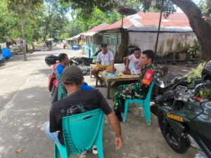 Babinsa Koramil 1602-02/Wolowaru Gelar Komsos dan Pamwil di Desa Fatamari