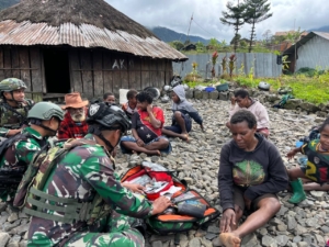 Sentuhan Kasih Satgas Yonif 743/PSY Hadirkan Harapan Sehat di Pruleme