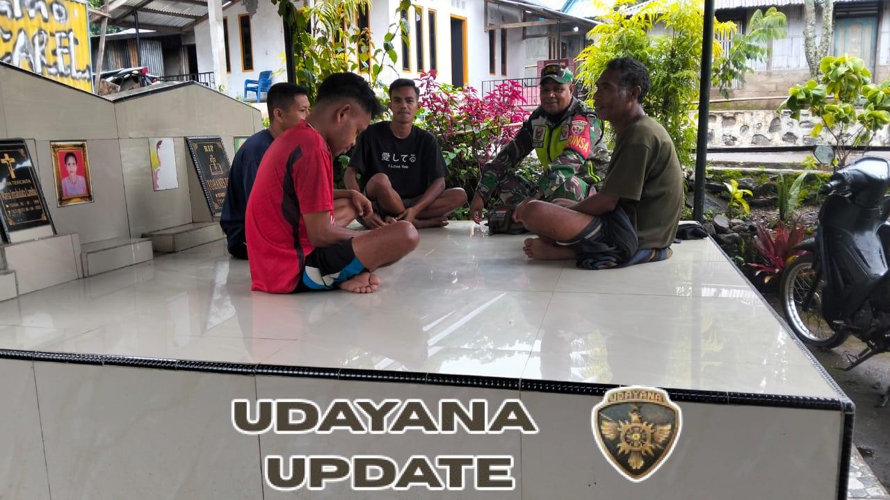 Babinsa Ramil 1602-01/Ende Perkuat Kamtibmas Melalui Monitoring dan Komsos di Dusun Kopoone