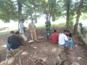 Pratu Paskalis Saputra Raja Dampingi Warga, Pamwil dan Komsos di Kecamatan Maurole Berjalan Lancar