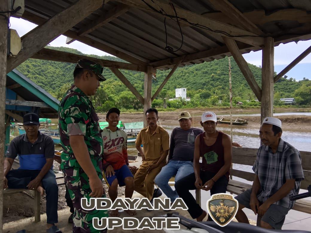 Babinsa Koramil 1614-01/Dompu Laksanakan Komsos dengan Pemilik Tambak di Desa Mbawi