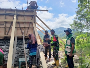 Babinsa Koramil 1602-04/Maurole Bersama Warga Laksanakan Karya Bhakti Terbatas dan Pamwil di Desa Ranakolo