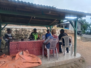 Babinsa Koramil 1602-04/Maurole Gelar Pamwil dan Komsos Bersama Warga Desa Nida