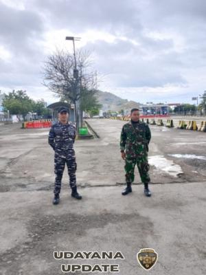 Babinsa Koramil 1628-04/Poto Tano Amankan Aktivitas di Pelabuhan Penyeberangan