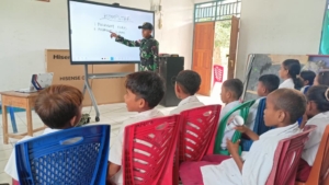 Satgas Pamtas Yonarmed 12 Kostrad Kenalkan Teknologi Informasi di SD Metamauk