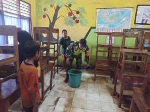 Koordinasi TNI dan Babinkamtibmas Tingkatkan Kewaspadaan Warga Pasca Banjir