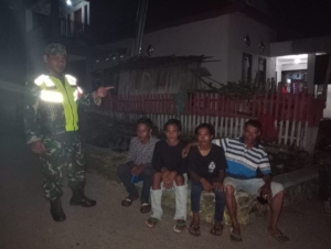 Sertu M. Yusuf Ingatkan Warga Desa Tolowata untuk Hidup Bergotong Royong dan Lapor Keamanan