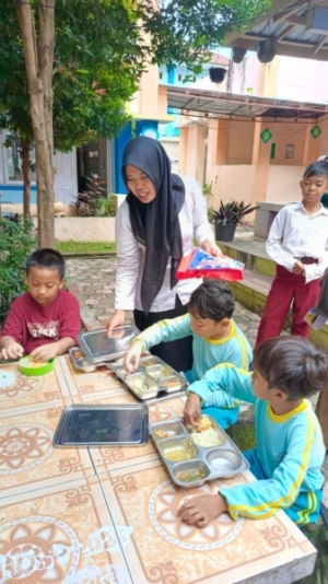 Pembagian Makan Bergizi Gratis Dilaksanakan Bertahap di Sekolah-sekolah Kota Bima