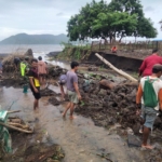 Gotong Royong Efektif Mencegah Kerusakan Akibat Banjir di Wilayah Perbatasan