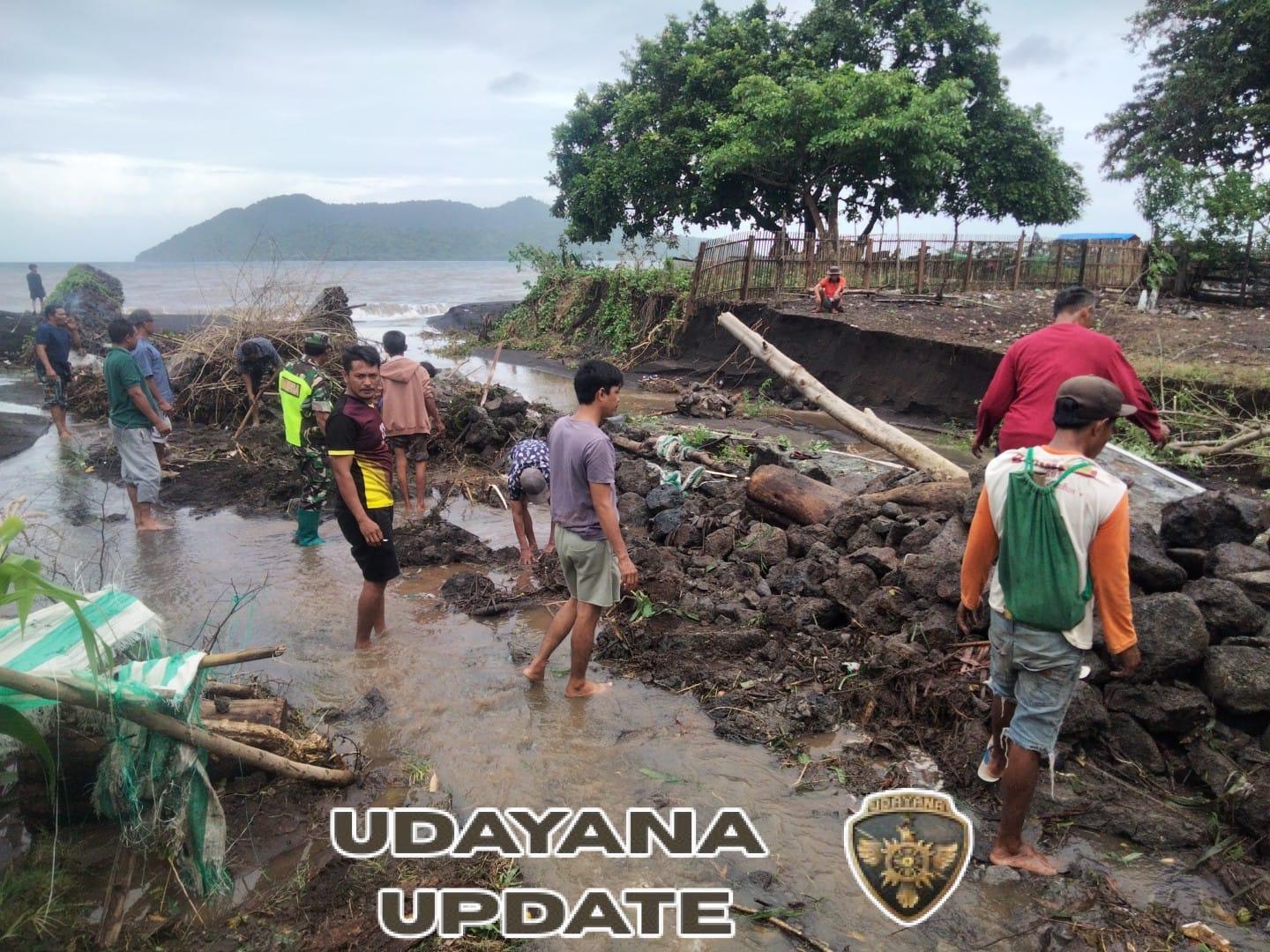 Gotong Royong Efektif Mencegah Kerusakan Akibat Banjir di Wilayah Perbatasan
