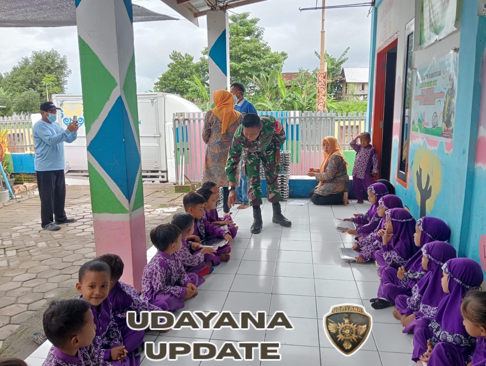 Babinsa Serda Syamsudin Dampingi Pembagian 3.500 Paket Makan Bergizi Gratis di Rabangodu Utara