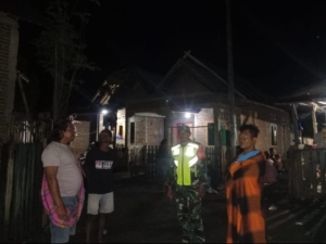 Patroli Siskamling TNI dan Warga di Monta Ciptakan Rasa Aman ke Wilayah Pedalaman