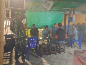 Piket Koramil 1628-01/Taliwang Laksanakan Patroli, Imbau Warga Jaga Keamanan Malam Hari