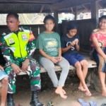 TNI AD Hadir di Tengah Warga, Babinsa Sokoria Selatan Himbau Jaga Kamtibmas dan Keselamatan