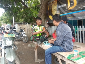 Babinsa Penatoi Dorong Kesadaran Lingkungan dan Situasi Kondusif di Kecamatan Mpunda