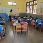 Babinsa Koramil 1627-02/Pantai Baru Dampingi Pemberian Makan Bergizi Gratis untuk 3.093 Pelajar