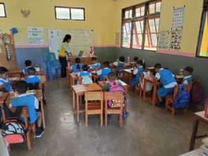 Babinsa Koramil 1627-02/Pantai Baru Dampingi Pemberian Makan Bergizi Gratis untuk 3.093 Pelajar