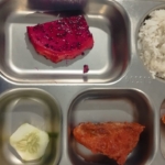 Babinsa Koramil 1627-02 Dampingi Pemberian Makanan Bergizi Gratis bagi 3.002 Pelajar di Rote Timur