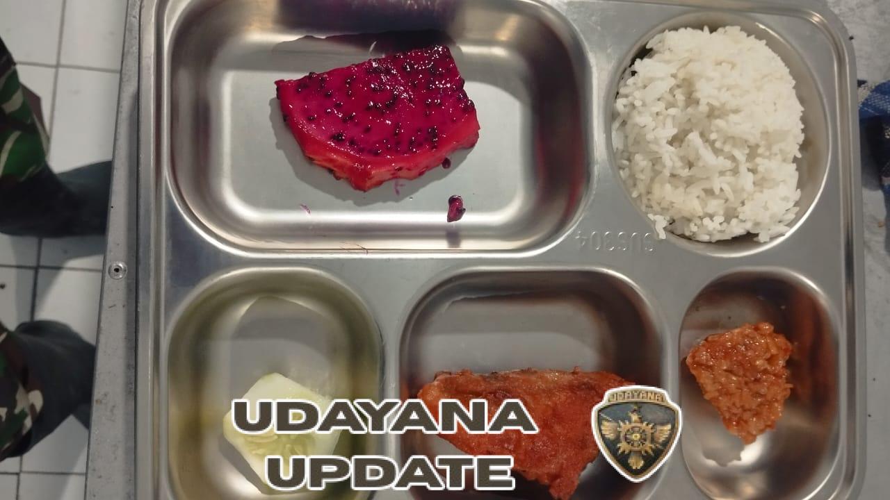 Babinsa Koramil 1627-02 Dampingi Pemberian Makanan Bergizi Gratis bagi 3.002 Pelajar di Rote Timur