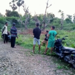 Babinsa Koramil 1627-03/Batutua Laksanakan Komsos dan Pembersihan Lokasi KDKMP Desa Mundek