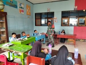 Koptu Agus Dermawan Pastikan Anak SD Goa Nikmati Makanan Bergizi dengan Aman