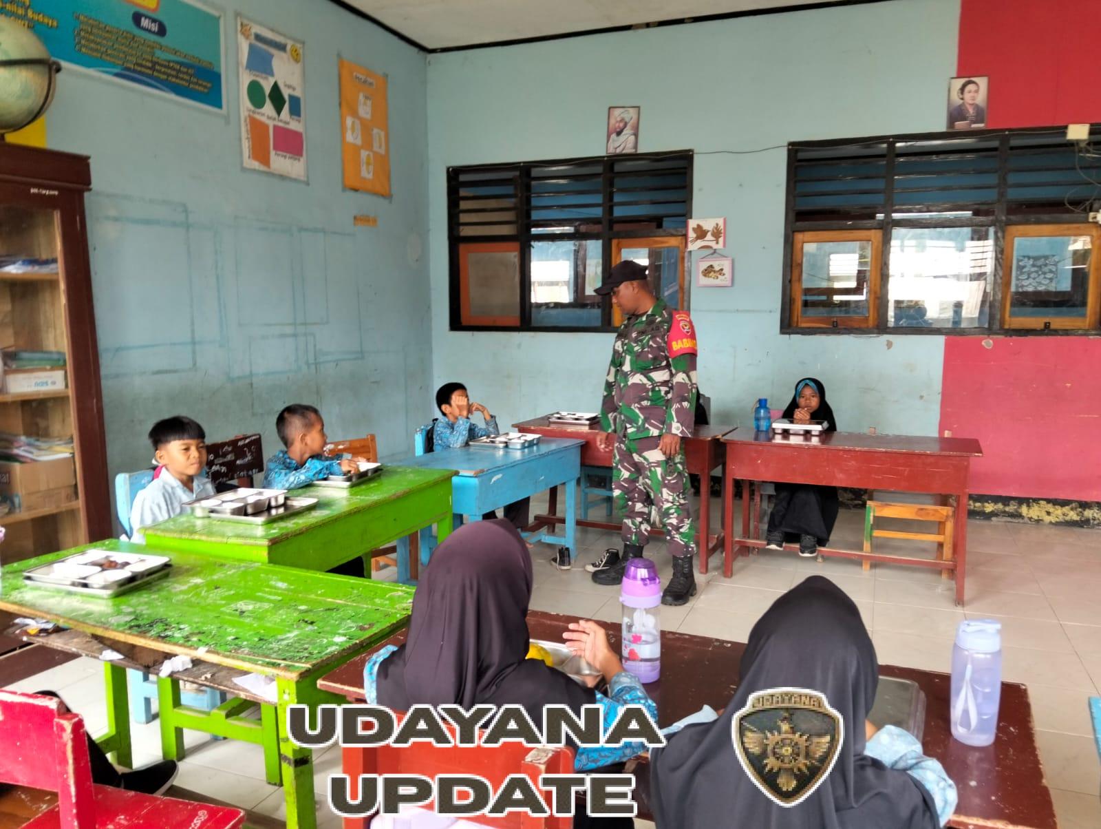 Koptu Agus Dermawan Pastikan Anak SD Goa Nikmati Makanan Bergizi dengan Aman