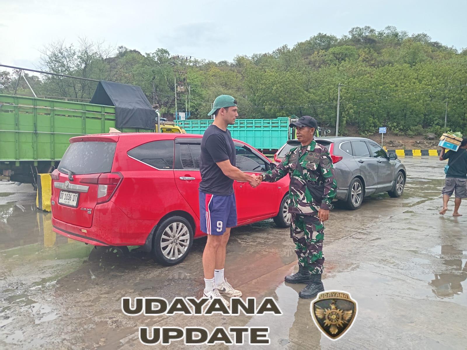 Babinsa Koramil 1628-04 Poto Tano Tingkatkan Keamanan dan Ketertiban di Pelabuhan