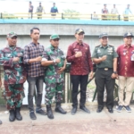 Wakil Bupati Bima Dampingi Dandim dalam Pemeriksaan Jembatan Penghubung Desa