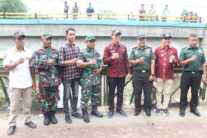 Wakil Bupati Bima Dampingi Dandim dalam Pemeriksaan Jembatan Penghubung Desa