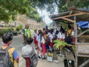 Perkuat Kamtibmas, Babinsa Koramil 1602-01/Ende Hadir di Tengah Masyarakat Raterua