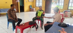 Hadir di Tengah Warga, Babinsa Serka Rahmat Hidayah Laksanakan Komsos dan Pamwil di Nangapanda