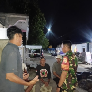 Babinsa Koramil 1614-03/Hu’u Laksanakan Patroli Malam Bersama Pemuda Desa Jala