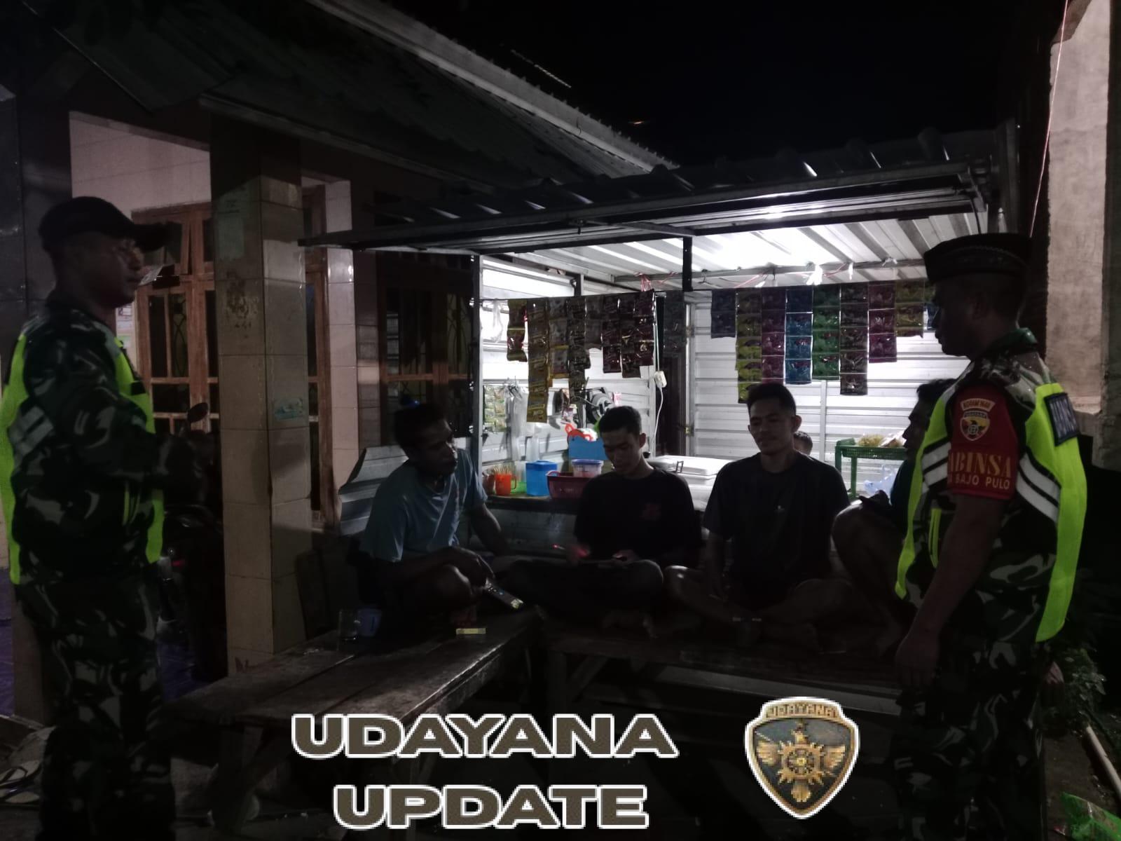 Patroli Siskamling di Desa Jia, Serda Asnaidin Bersama Tim Awasi Situasi Wilayah Sape