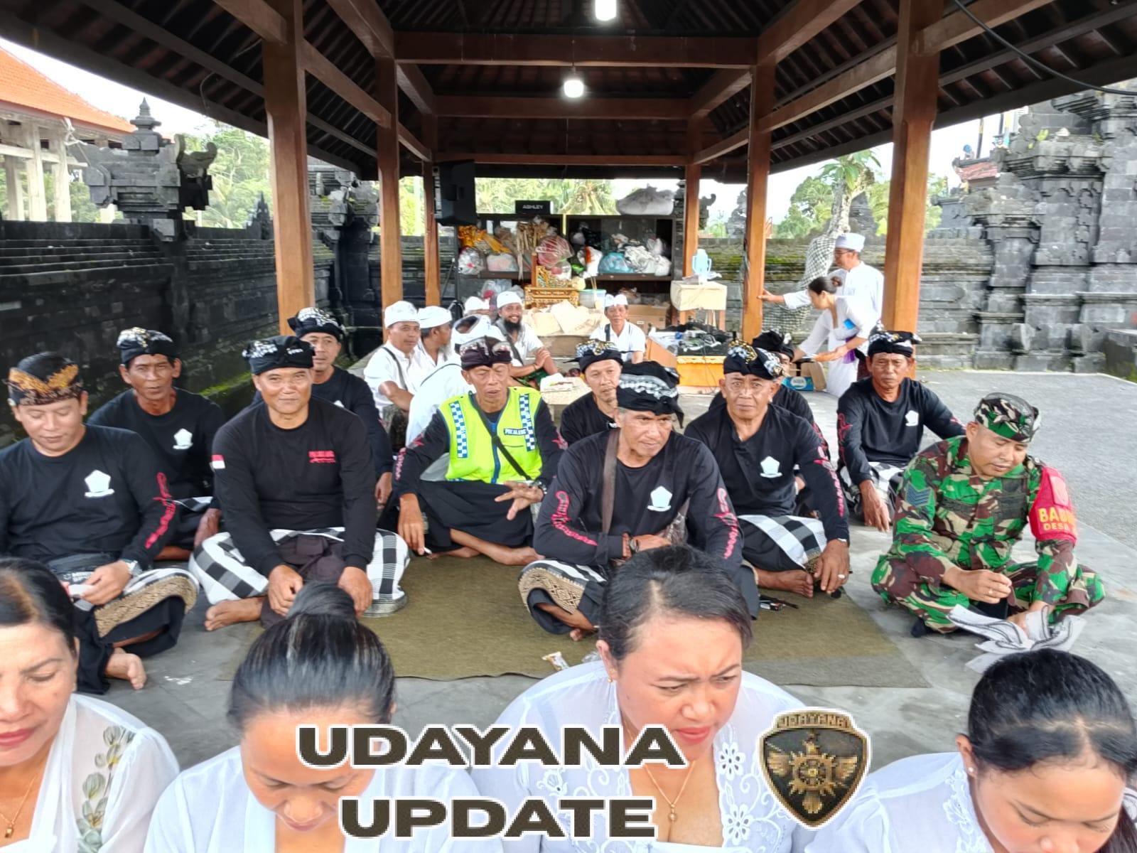 Babinsa Hadir di Tengah Umat, Serka I Made Duduk Ikuti Persembahyangan Siwaratri di Desa Adat Jegu